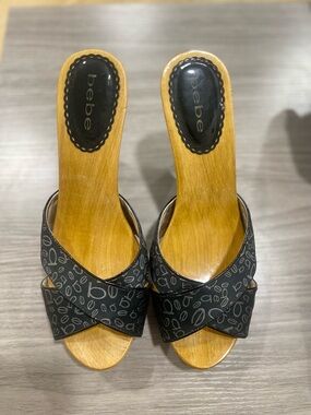Y2K Bebe black + gray logo pumps with wooden heel size 8